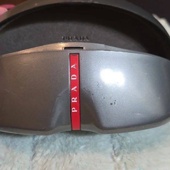 Authentic Prada sunglasses - Picture 10 of 10
